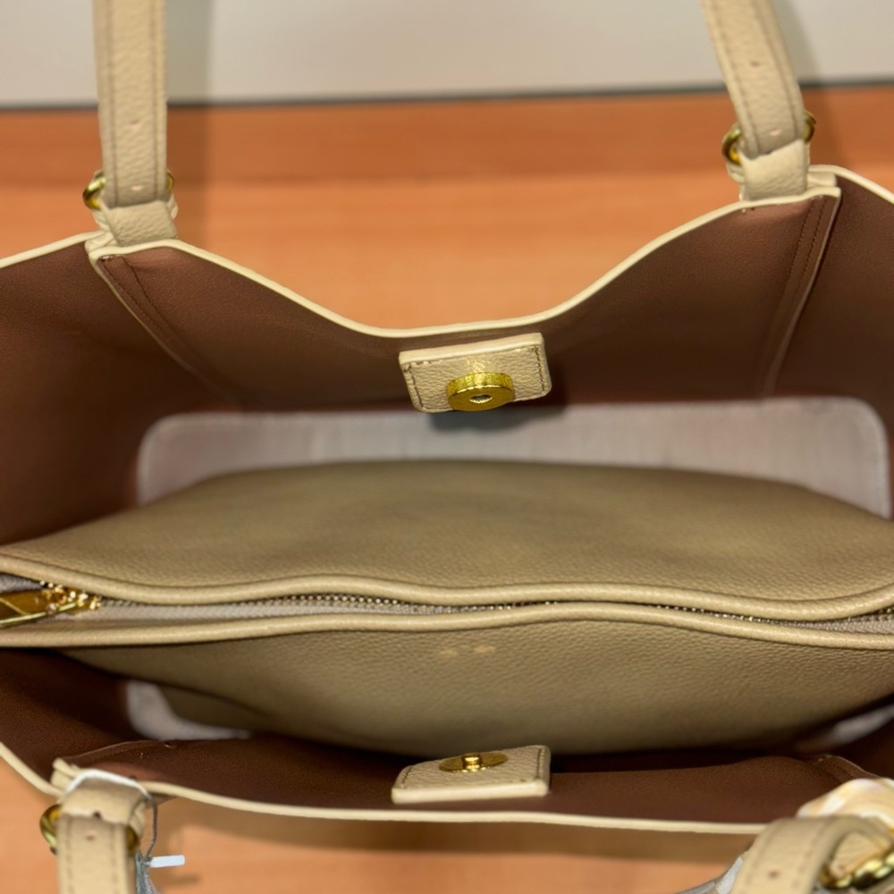 Elegant Beige Tote Bag - Picture 4 of 6